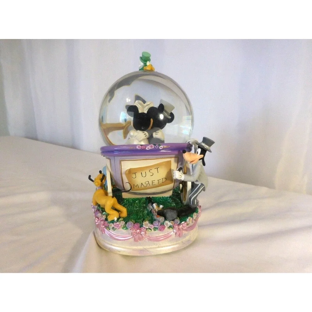 Disney Mickey & Minnie Wedding Coach Musical Snow Globe Just Married Lights up